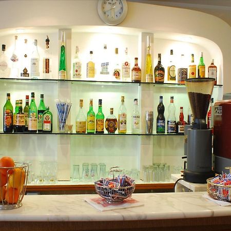 Hotel Veliero Rimini Bagian luar foto