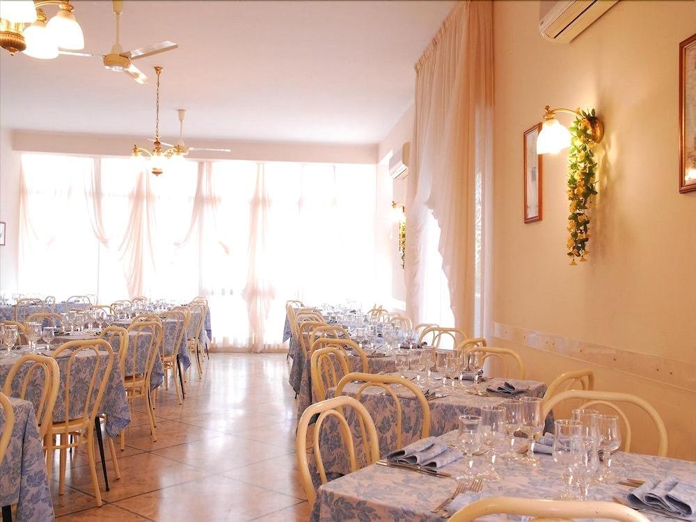 Hotel Veliero Rimini Bagian luar foto