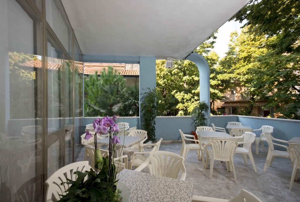 Hotel Veliero Rimini Bagian luar foto