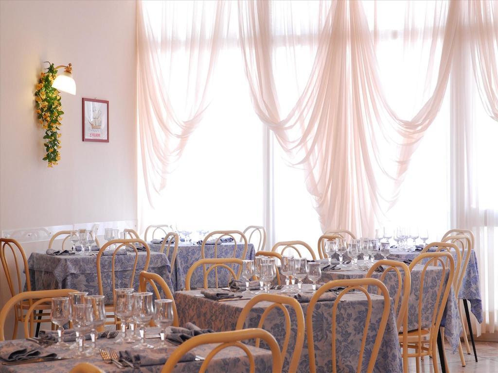Hotel Veliero Rimini Bagian luar foto