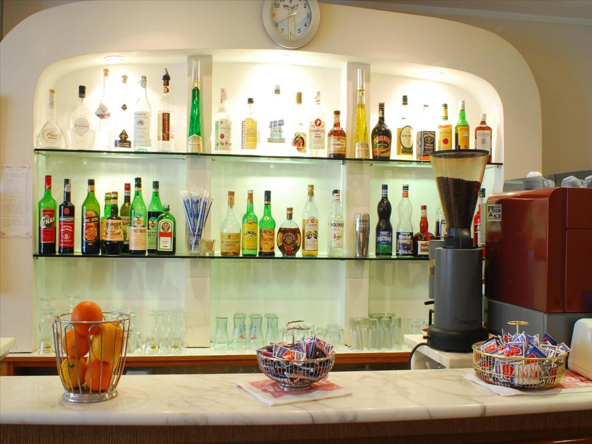 Hotel Veliero Rimini Bagian luar foto