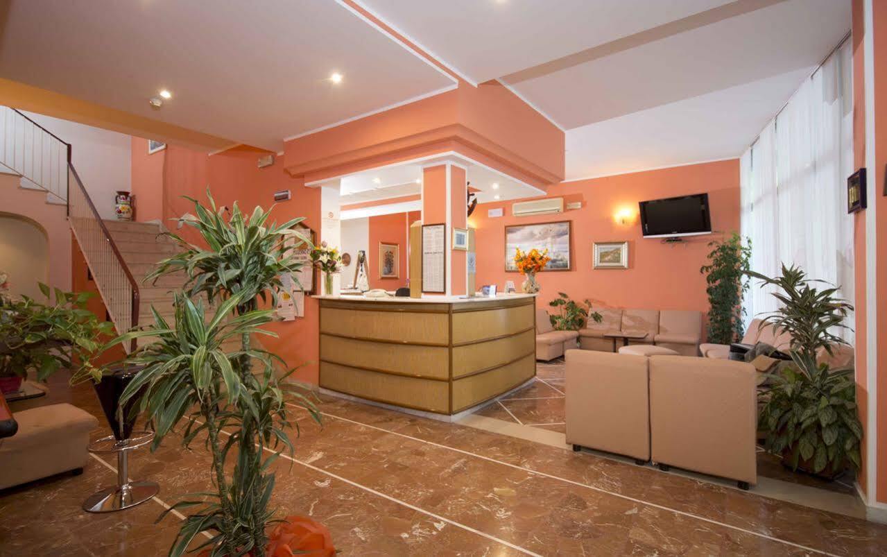 Hotel Veliero Rimini Bagian luar foto