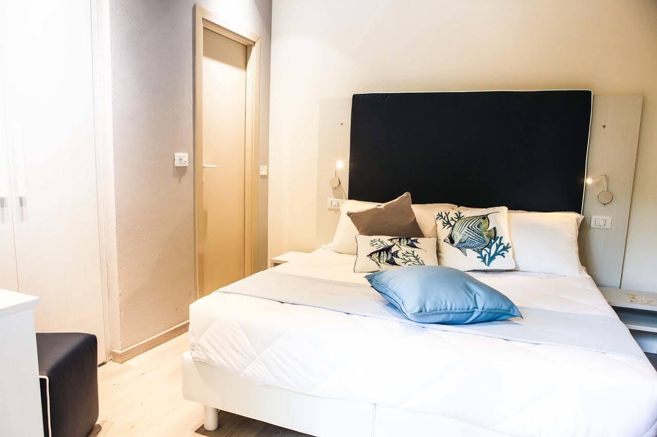 Hotel Veliero Rimini Bagian luar foto