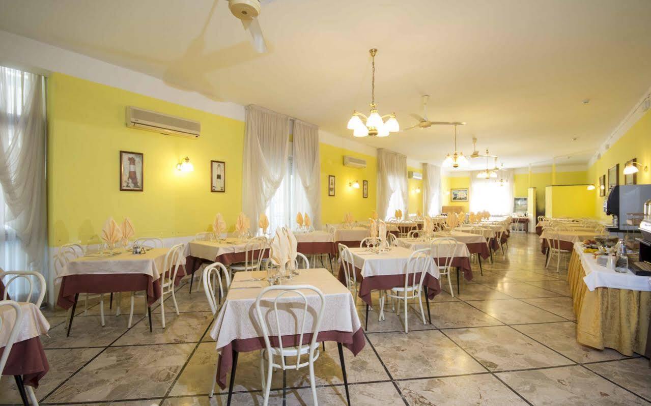 Hotel Veliero Rimini Bagian luar foto