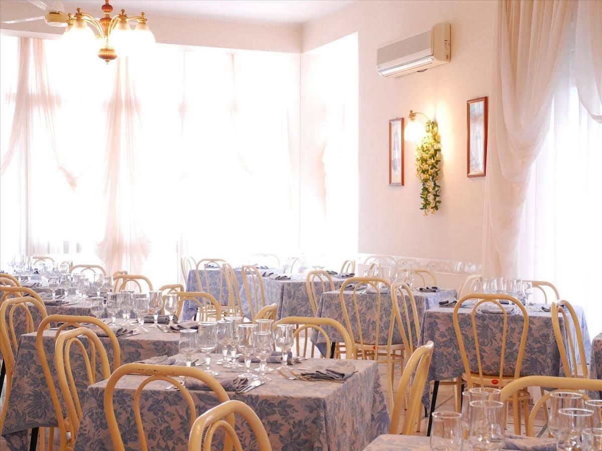 Hotel Veliero Rimini Bagian luar foto