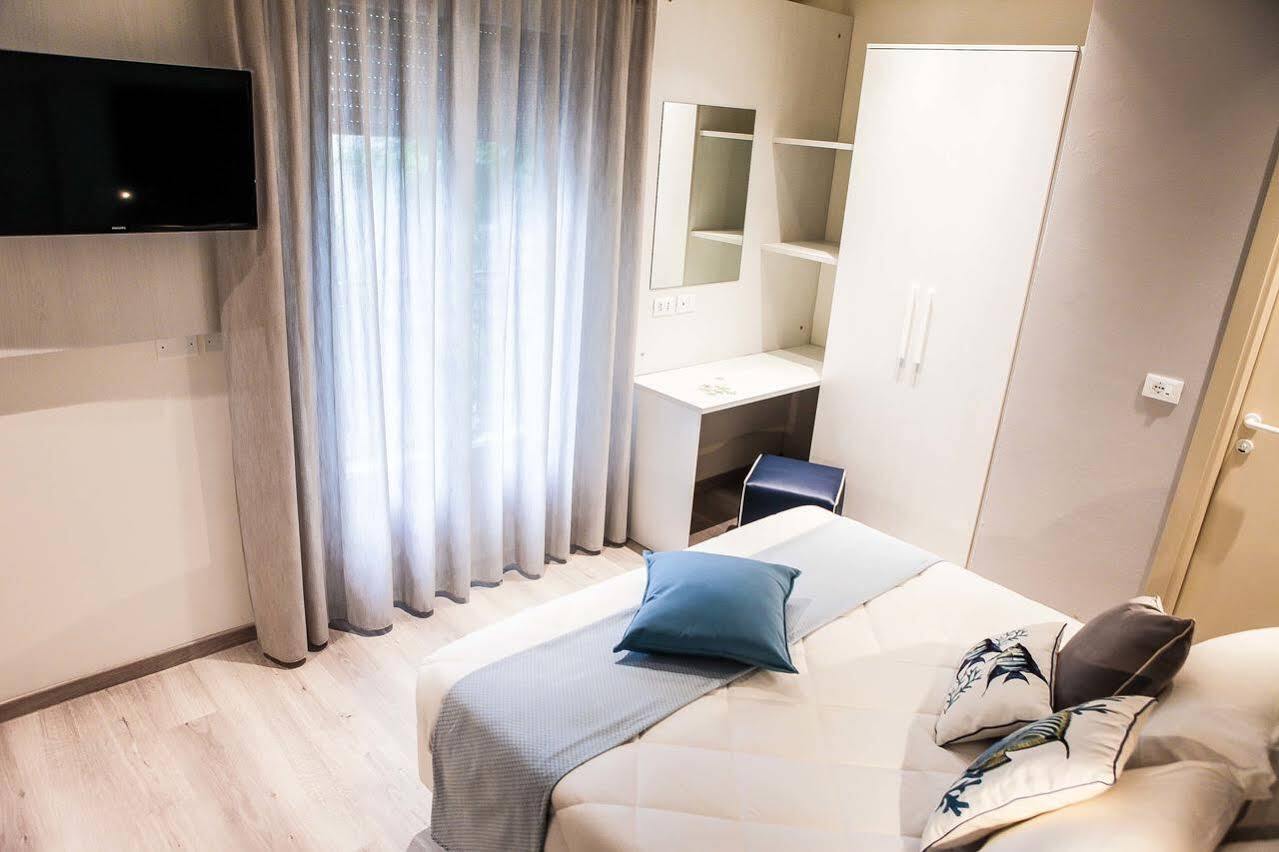 Hotel Veliero Rimini Bagian luar foto